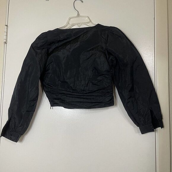 ARITZIA Sunday Best black crinkle cropped petal blouse top size US 2 small - Picture 4 of 6